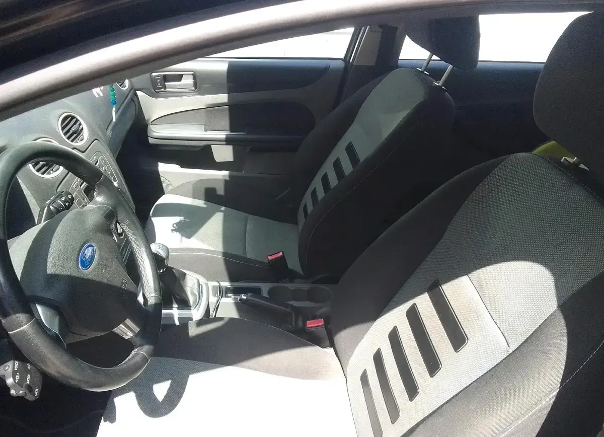 Gebraucht Ford Focus 125 PS (91 kW) 2010 Schwarz Limousine