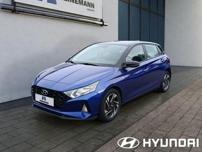 Blau Gebraucht 2021 Hyundai i20 Trend Limousine | 15.555 € (Etwas zu teuer) - Bild 1/4