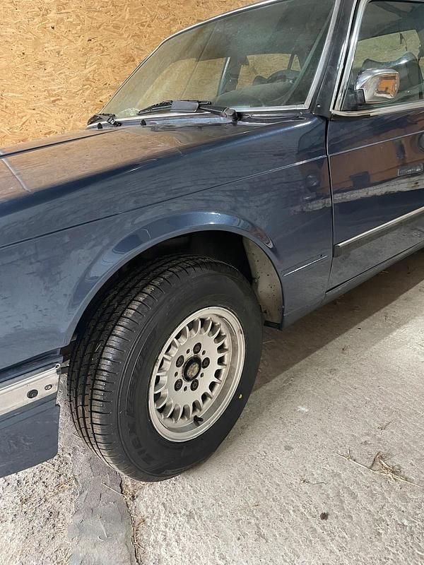 Second-hand BMW 732 Executive 1984 Albastru Berlinǎ