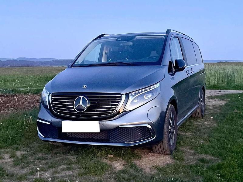 Grau Gebraucht 2021 Mercedes EQV300 Avantgarde Kombi | 46.900 € (Fairer Preis) - Bild 1/4