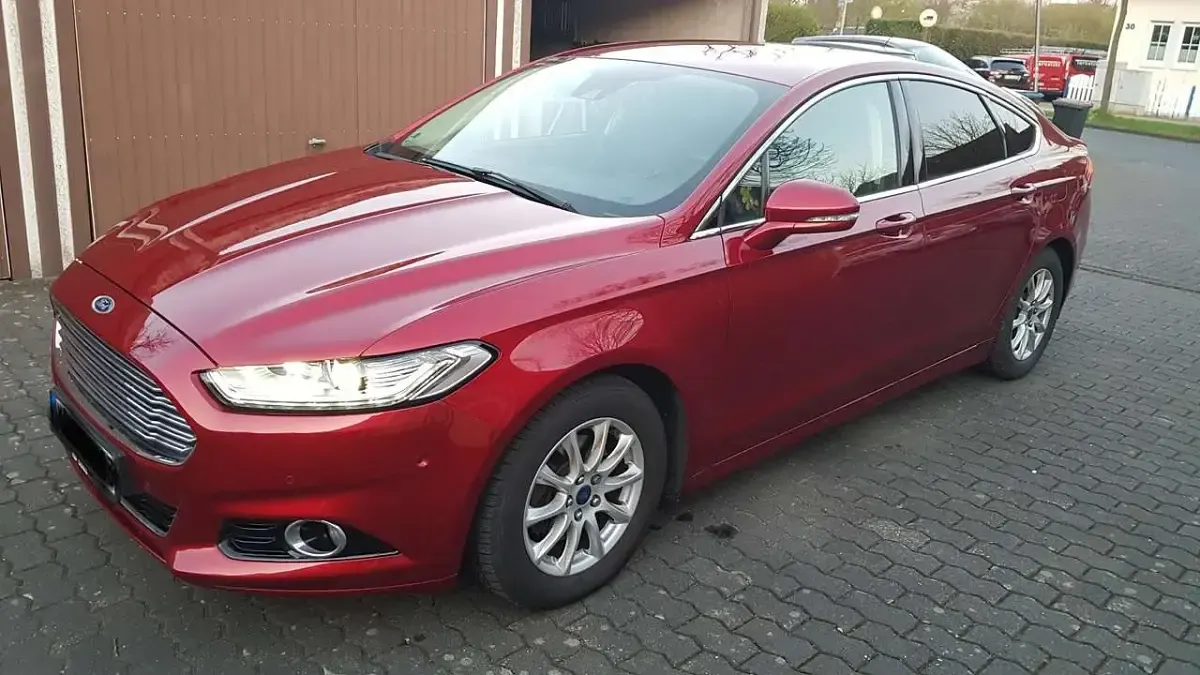 Gebraucht Ford Mondeo Titanium 241 PS (177 kW) 2015 Rot Kleinwagen