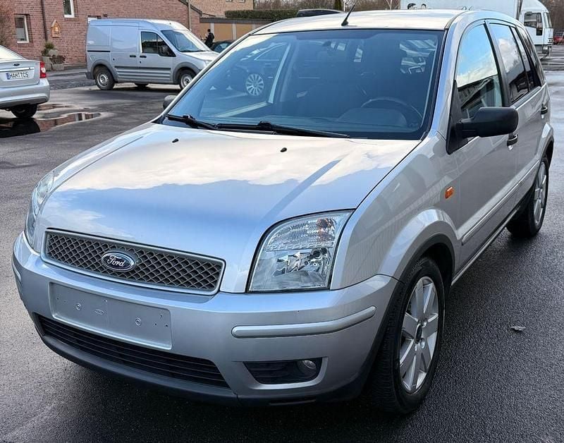 Silber Gebraucht 2004 Ford Fusion Kleinwagen | 3.900 € (Teuer) - Bild 1/4