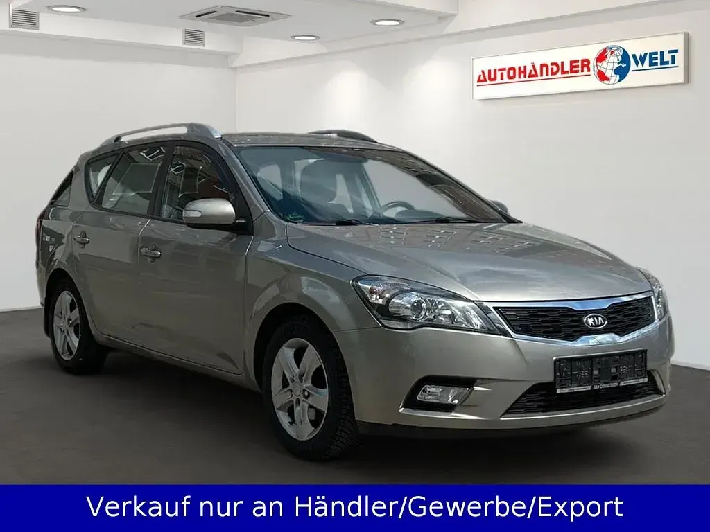 Usado Kia Ceed 125 CV (91 kW) 2011 Plateado Utilitario