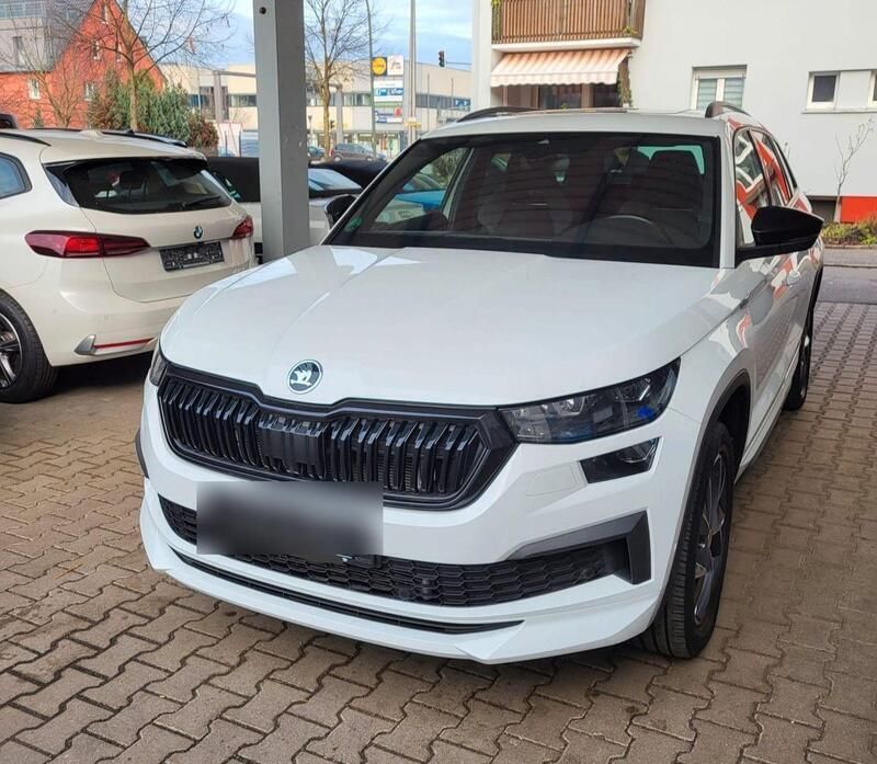 Weiß Gebraucht 2022 Skoda Kodiaq SportLine SUV | 31.600 € (Etwas zu teuer) - Bild 1/4