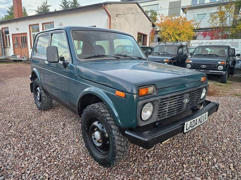 Grün Gebraucht 2009 Lada niva SUV | 3.800 € (Superpreis) - Bild 1/4