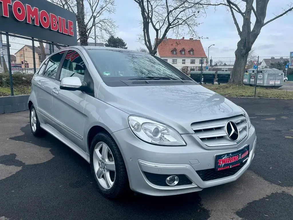 Gebraucht Mercedes B180 109 PS (80 kW) 2011 Silber Kleinwagen