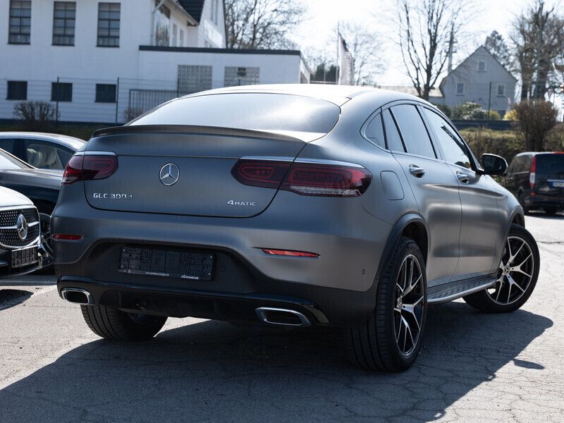 Gebraucht Mercedes GLC300 AMG 245 PS (180 kW) 2024 Grau manufaktur lack manufaktur selenitgrau magno Coupé