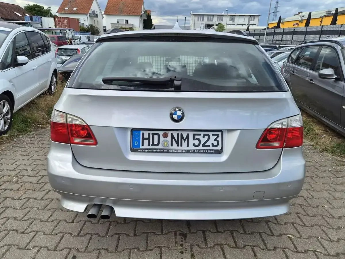 Gebraucht BMW 523 177 PS (130 kW) 2005 Titansilber metallic Kombi