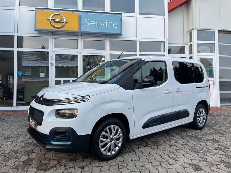 Weiß Gebraucht 2023 Citroën e-Berlingo Feel Van / Kleinbus | 17.890 € (Superpreis) - Bild 1/4