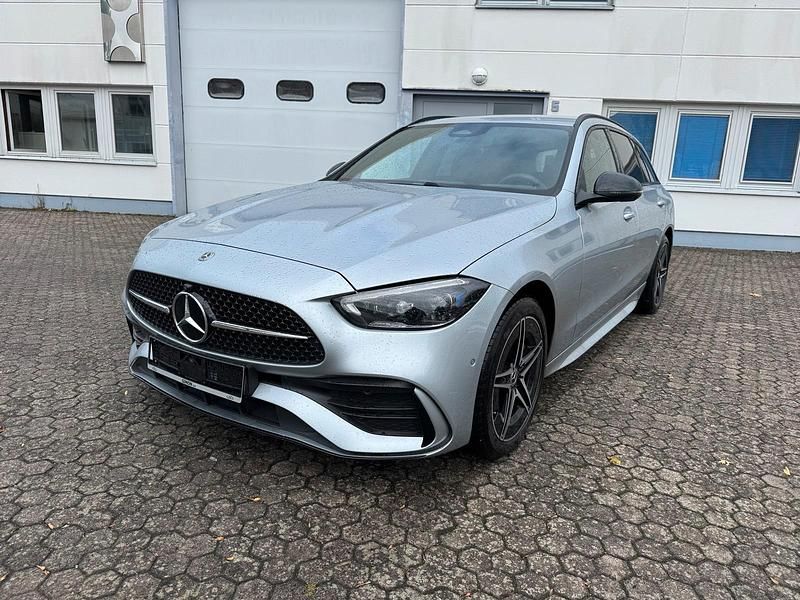 Grau Gebraucht 2024 Mercedes C300e AMG Kombi | 45.900 € (Fairer Preis) - Bild 1/4