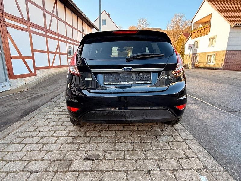 Gebraucht Ford Fiesta Titanium 101 PS (74 kW) 2014 Schwarz Kleinwagen