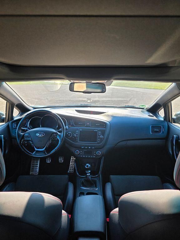 Second-hand Kia Ceed 204 CP (150 kW) 2014 Negru Hatchback