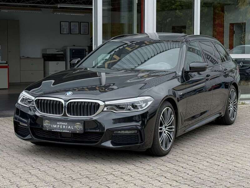 Black sapphire metallic Gebraucht 2019 BMW 530 M Sport Kombi | 30.800 € (Superpreis) - Bild 1/4
