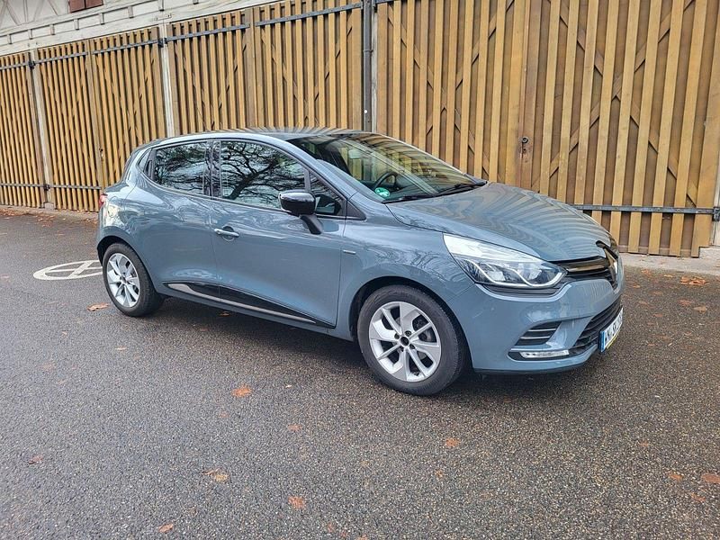 Gebraucht Renault Clio IV LIMITED 73 PS (53 kW) 2018 Grau Kleinwagen