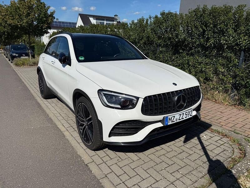 Weiß Gebraucht 2019 Mercedes GLC300 SUV | 38.900 € (Fairer Preis) - Bild 1/4