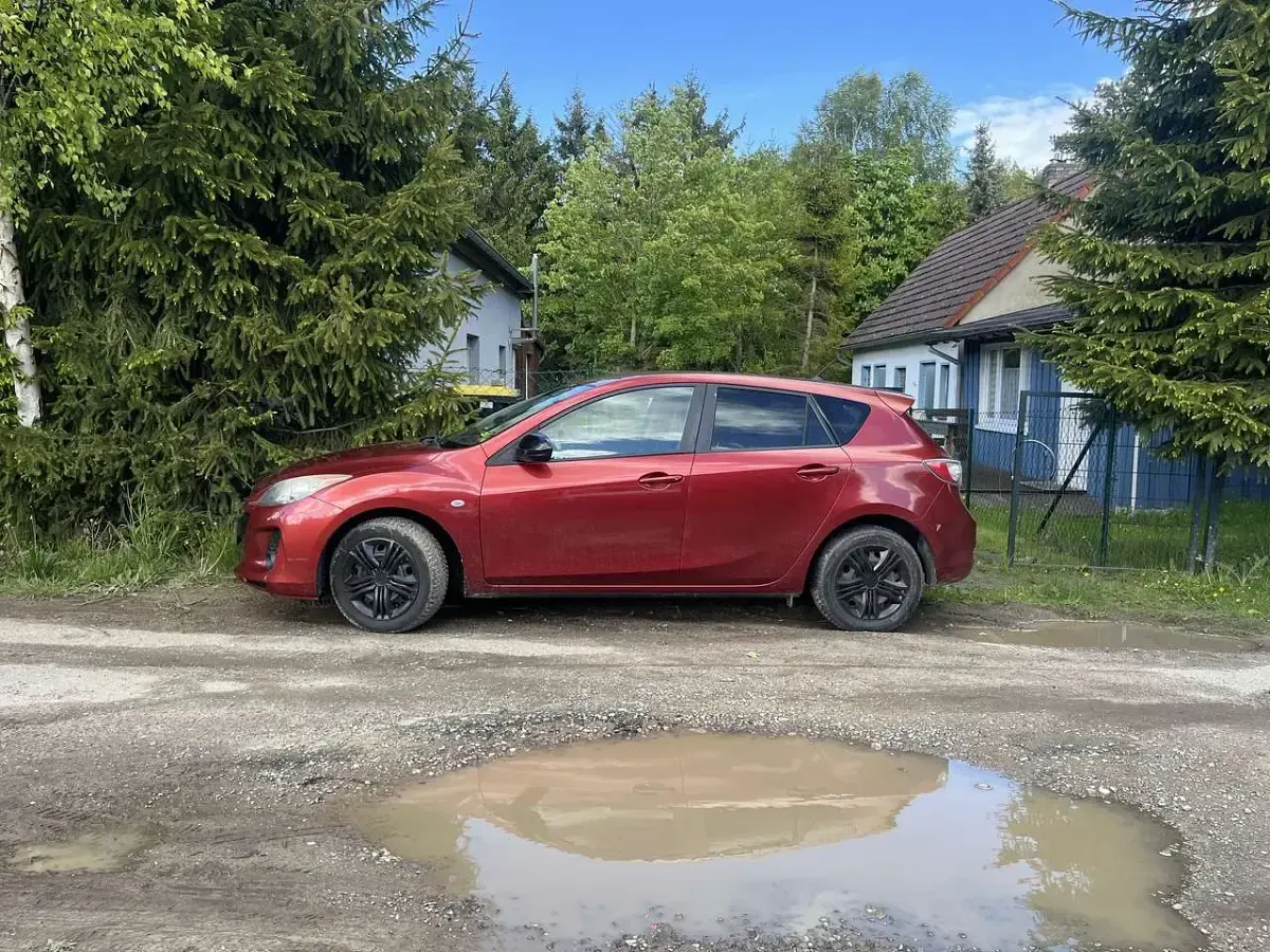 Gebraucht Mazda 3 Prime-Line 105 PS (77 kW) 2013 Rot Limousine
