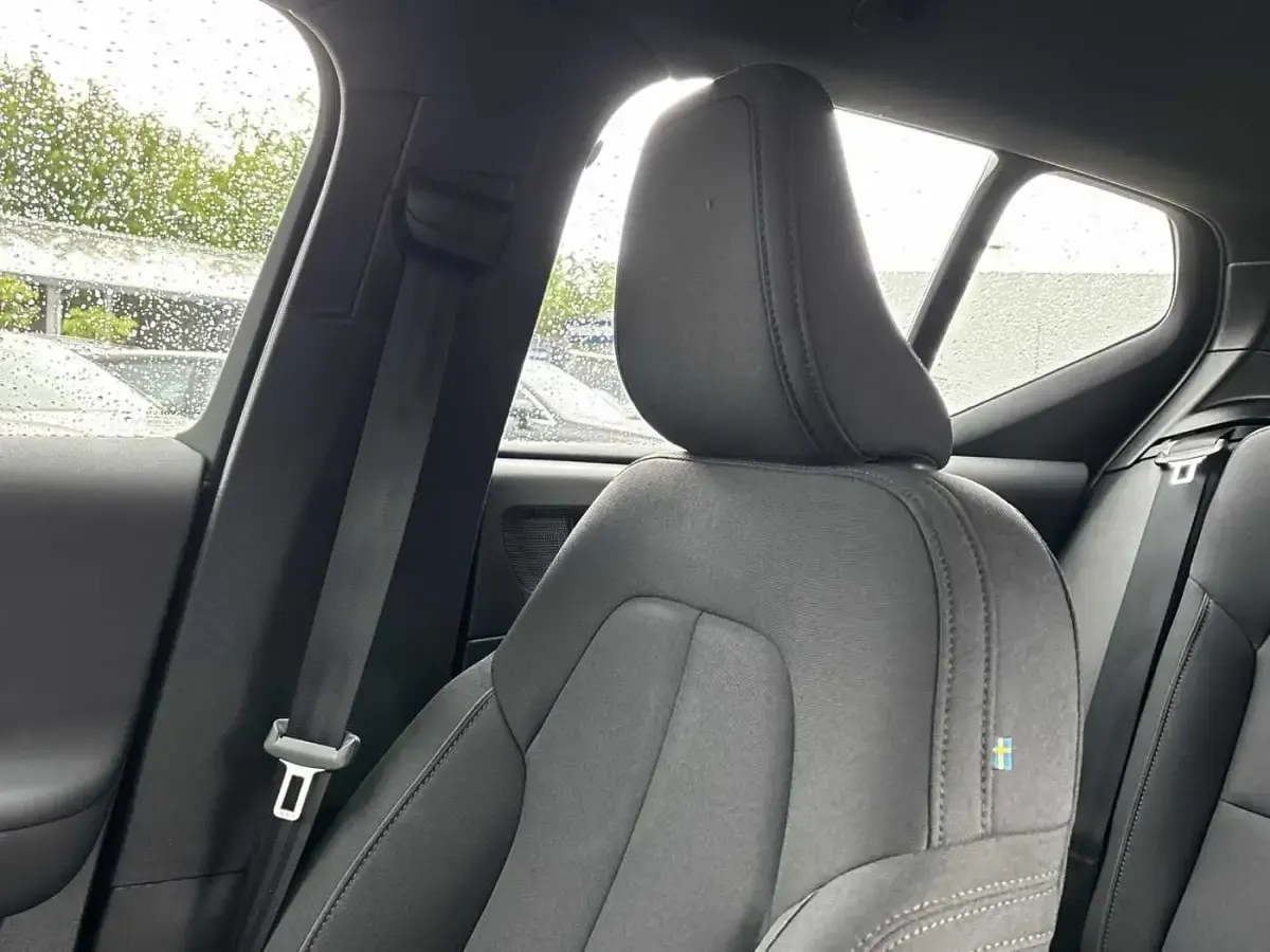 Gebraucht Volvo XC40 Plus 185 kW (252 PS) 2023 Schwarz (onyx black / metallic) SUV