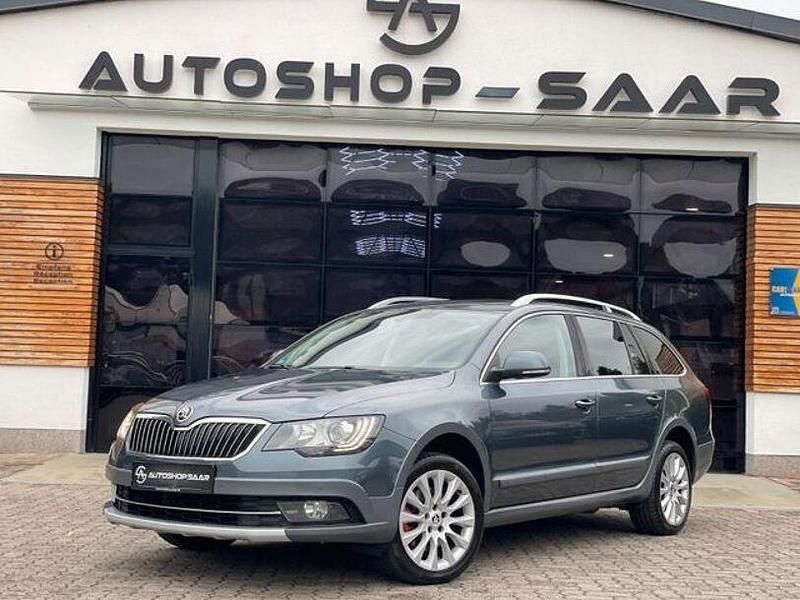 Grau Gebraucht 2015 Skoda Superb Elegance Kombi | 9.600 € (Fairer Preis) - Bild 1/4