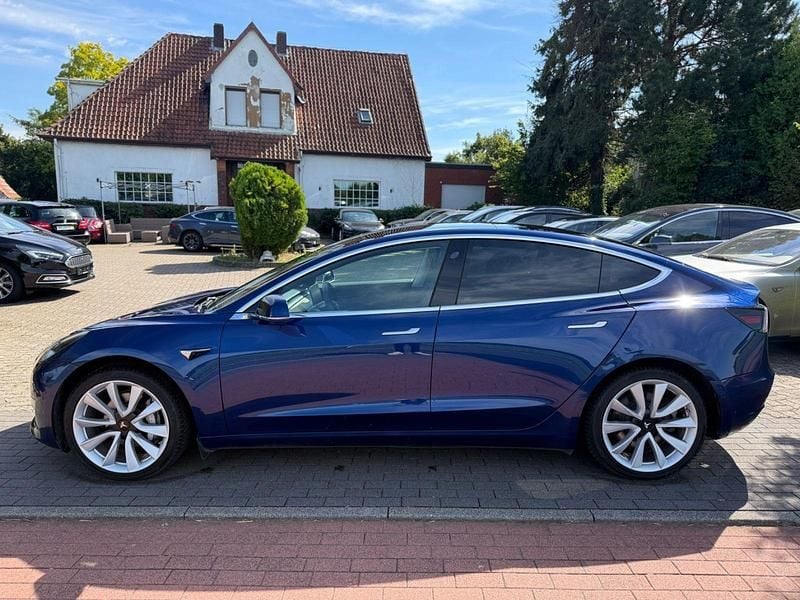 Blau Gebraucht 2020 Tesla Model 3 Limousine | 13.900 € (Superpreis) - Bild 1/4