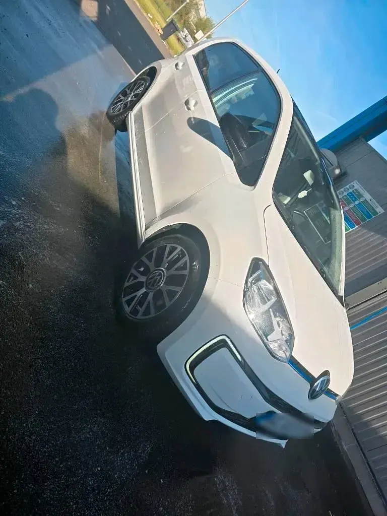 Używany VW e-up! 61 kW (83 KM) 2021 Biały Hatchback