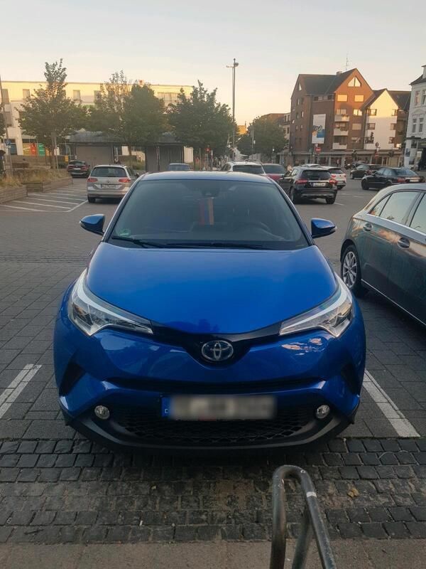 Blau Gebraucht 2019 Toyota C-HR SUV | 18.000 € - Bild 1/3