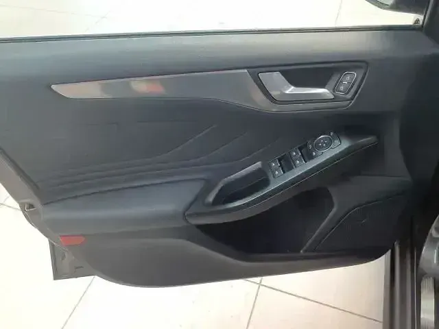 Gebraucht Ford Focus Titanium 125 PS (91 kW) 2021 Grau Limousine