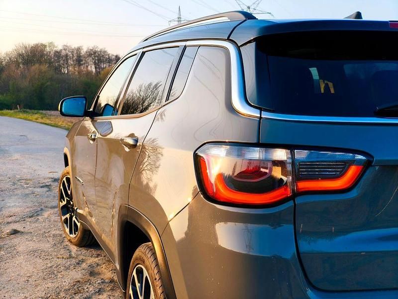 Gebraucht Jeep Compass Limited 140 PS (102 kW) 2019 Grau SUV