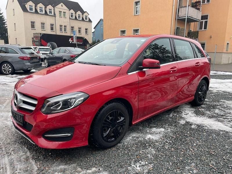 Rot Gebraucht 2016 Mercedes B180 Van / Kleinbus | 8.999 € (Superpreis) - Bild 1/4
