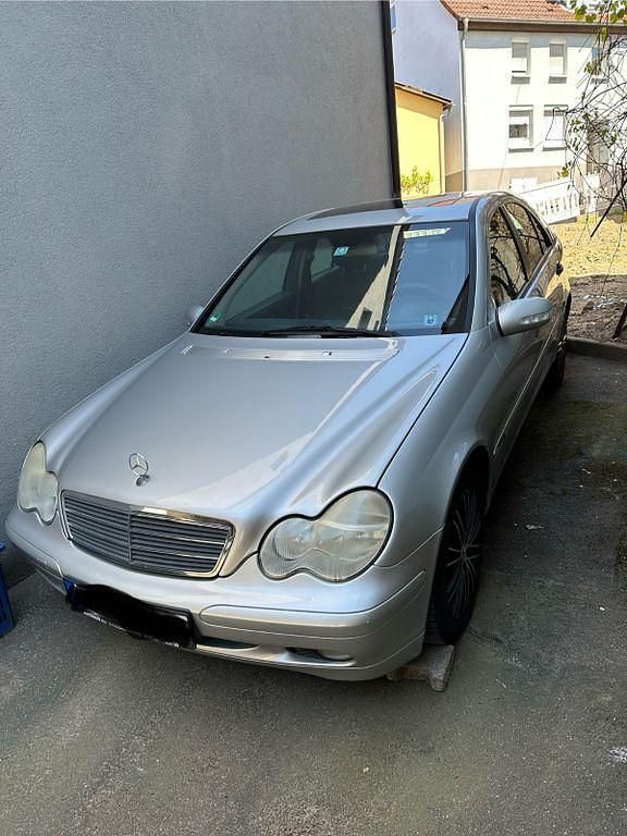 Silber Gebraucht 2003 Mercedes C180 Classic Limousine | 1.450 € (Etwas zu teuer) - Bild 1/4