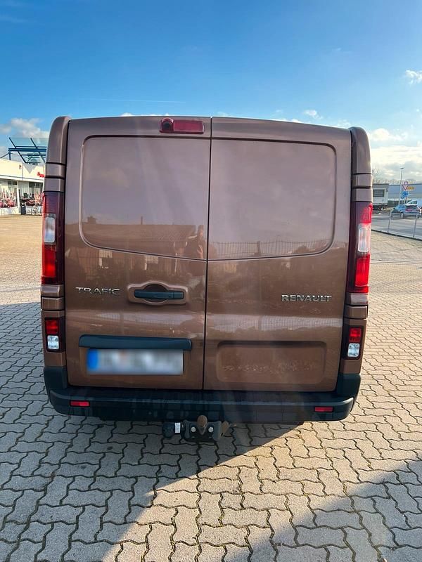 Gebraucht Renault Trafic 140 PS (102 kW) 2017 Braun Van / Kleinbus