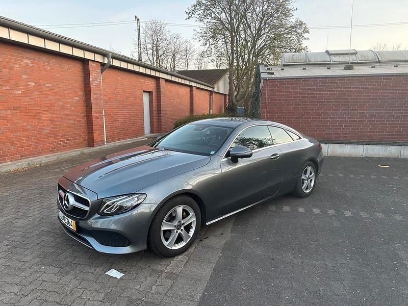 Grau Gebraucht 2017 Mercedes E220 Avantgarde Coupé | 24.300 € (Superpreis) - Bild 1/4