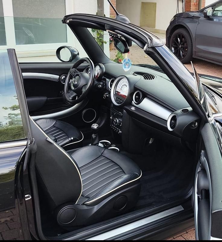 Second-hand Mini Cooper Cabriolet 122 CP (89 kW) 2010 Negru Cabrio