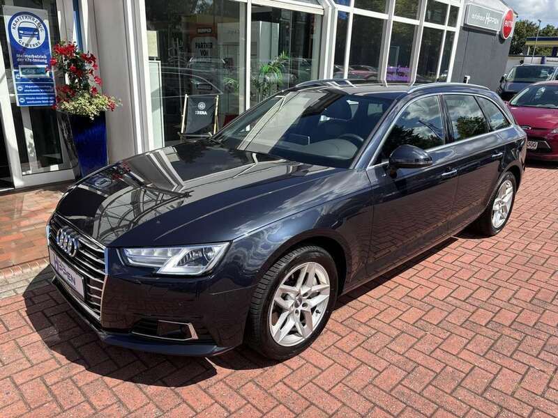 Moonlight blue metallic Gebraucht 2018 Audi A4 Kombi | 19.900 € (Etwas zu teuer) - Bild 1/4