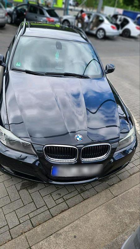 Schwarz Gebraucht 2009 BMW 318 Kombi | 5.100 € (Fairer Preis) - Bild 1/4