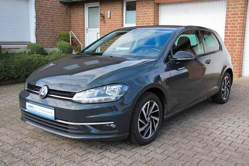Grau Gebraucht 2018 VW Golf VII Join Limousine | 9.900 € (Superpreis) - Bild 1/4