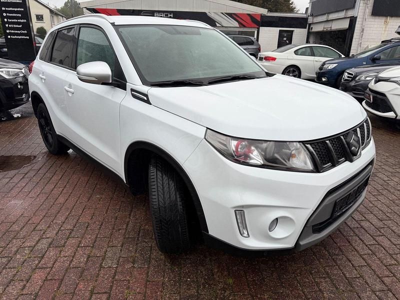 Weiß Gebraucht 2018 Suzuki Vitara Comfort+ SUV | 17.690 € (Guter Preis) - Bild 1/4