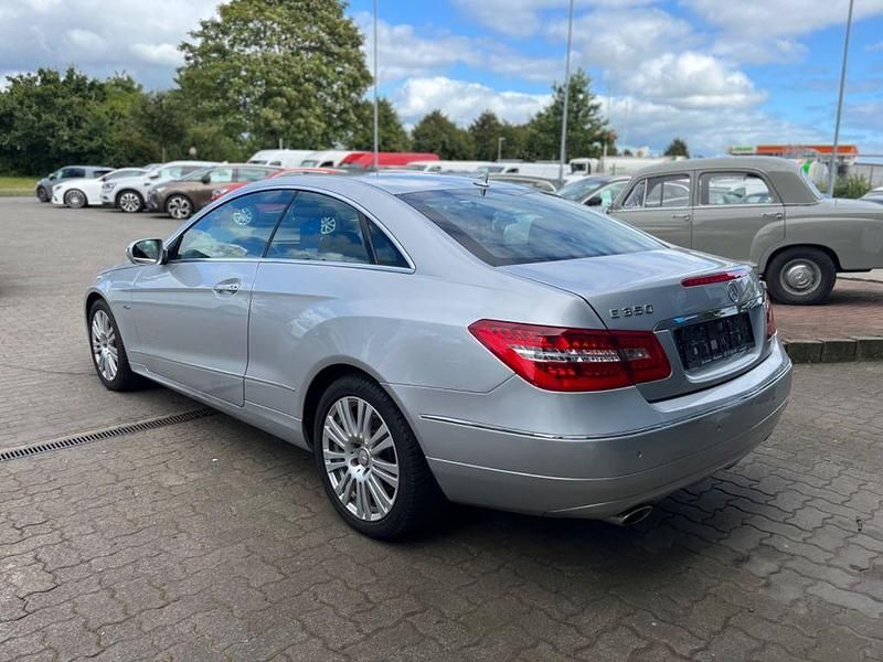Gebraucht Mercedes E350 292 PS (214 kW) 2009 Silber Coupé