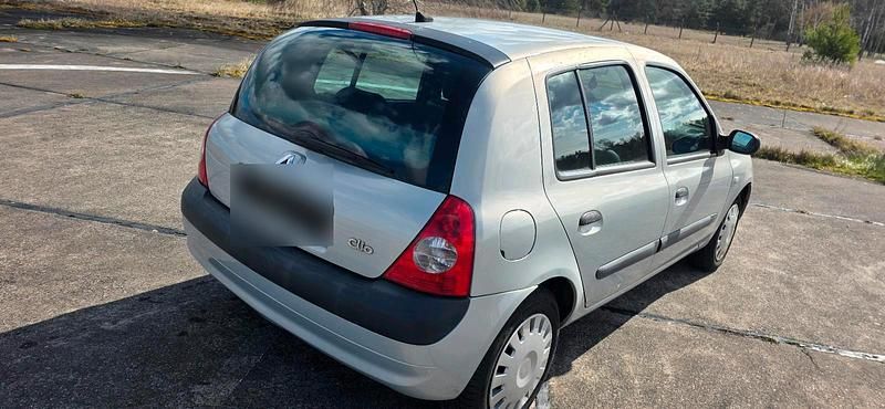 Gebraucht Renault Clio II 58 PS (42 kW) 2003 Silber Kleinwagen