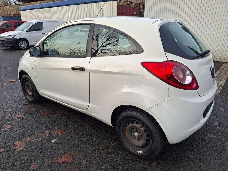 Gebraucht Ford Ka Ambiente 69 PS (50 kW) 2015 Weiß Limousine