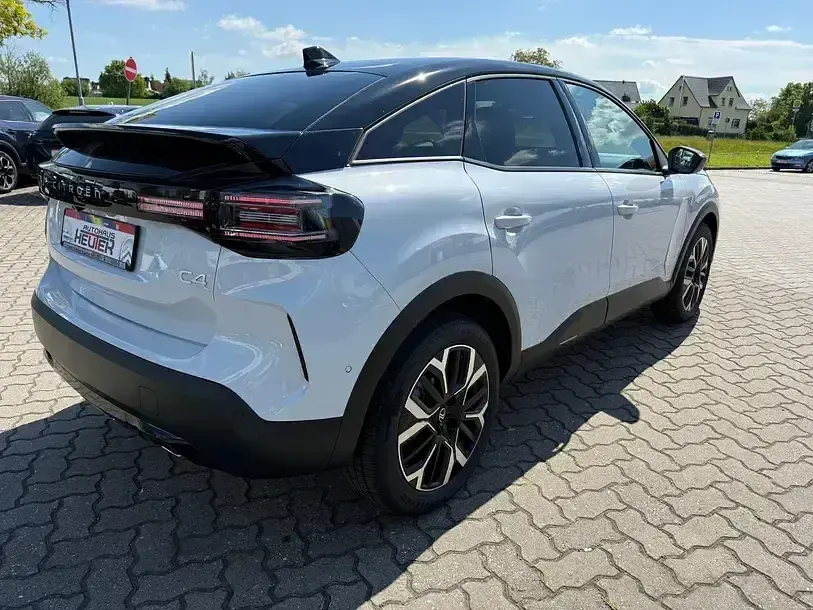 Używany Citroën C4 PureTech 131 KM (96 kW) 2025 Biały Sedan/Limuzyna
