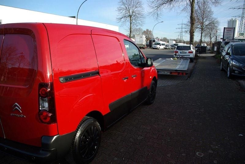 Gebraucht Citroën Berlingo 98 PS (72 kW) 2016 Rot Van / Kleinbus