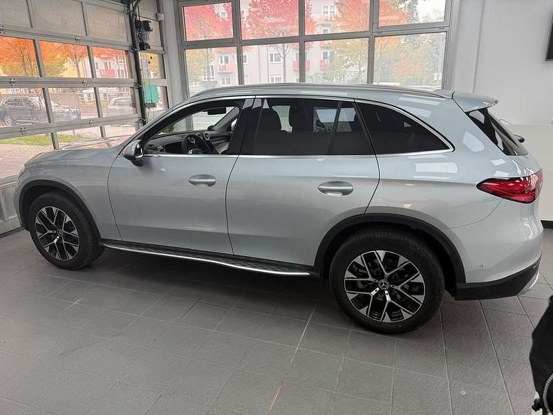 Silber Gebraucht 2025 Mercedes GLC300 SUV | 61.000 € (Superpreis) - Bild 1/4