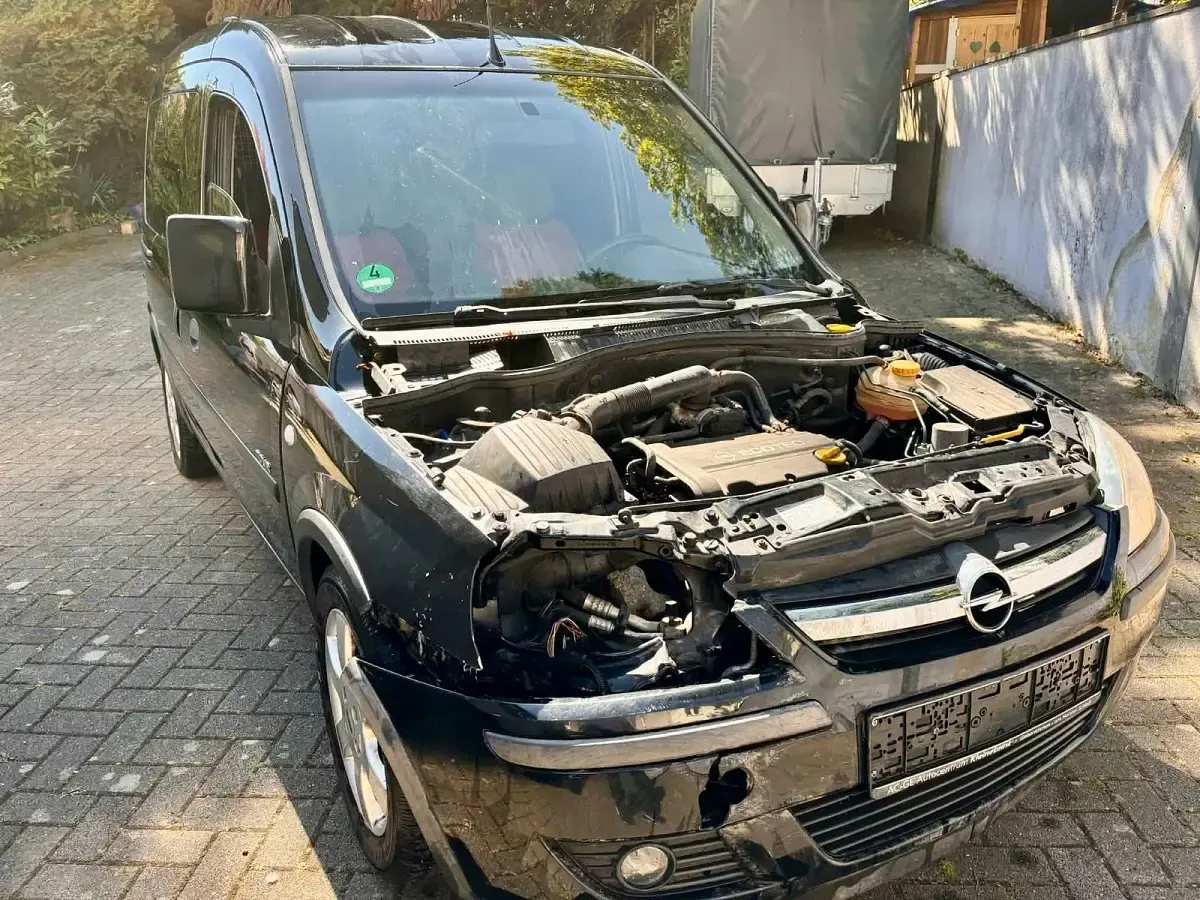 Używany Opel Combo 90 KM (66 kW) 2005 Czarny Minivan