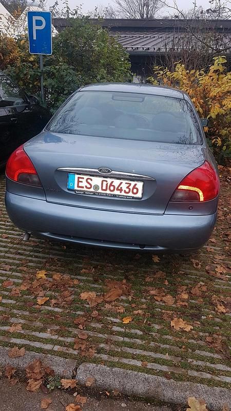 Grau Gebraucht 2000 Ford Mondeo Limousine | 1.999 € - Bild 1/4