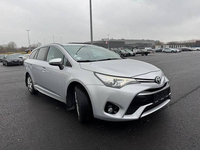 Gebraucht Toyota Avensis 147 PS (108 kW) 2017 Grau Kombi