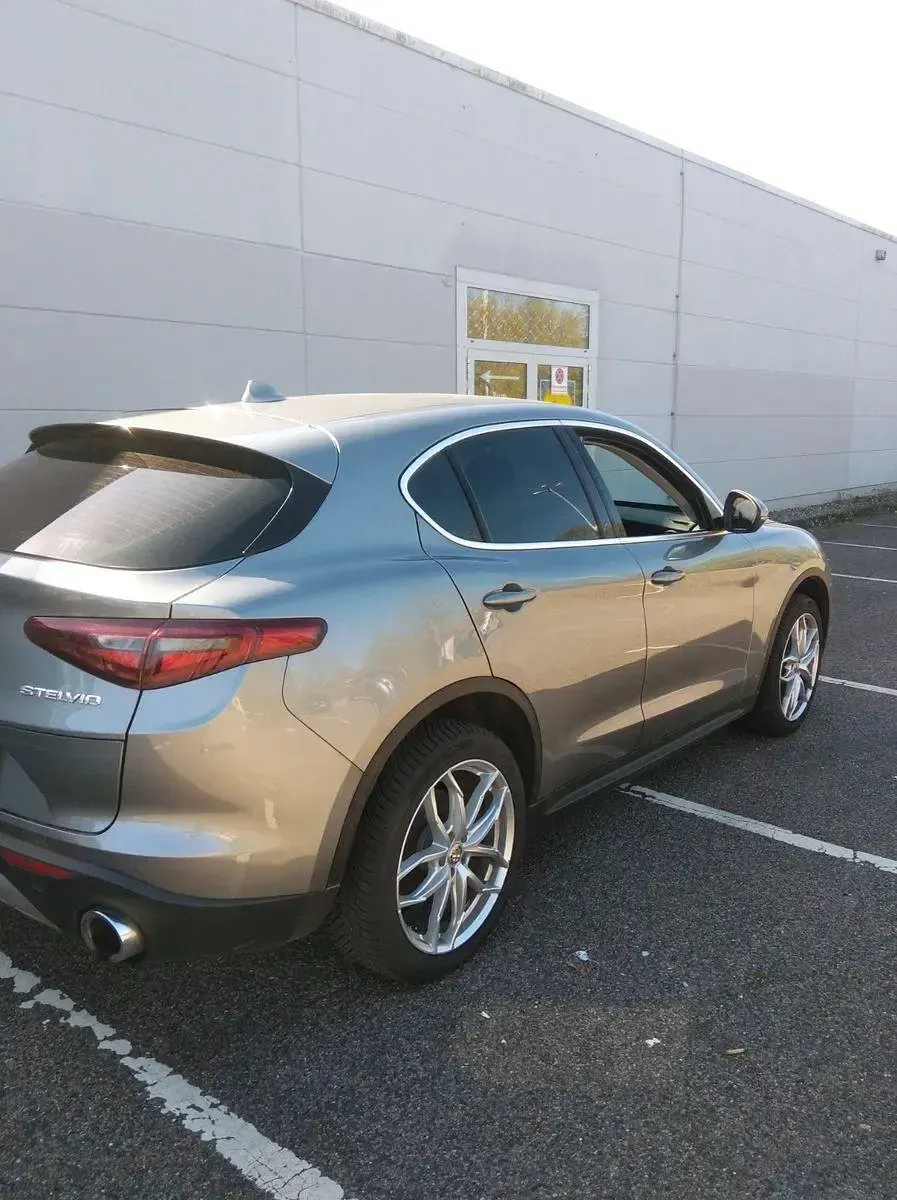 Gebraucht Alfa Romeo Stelvio Super 200 PS (147 kW) 2017 Grau SUV