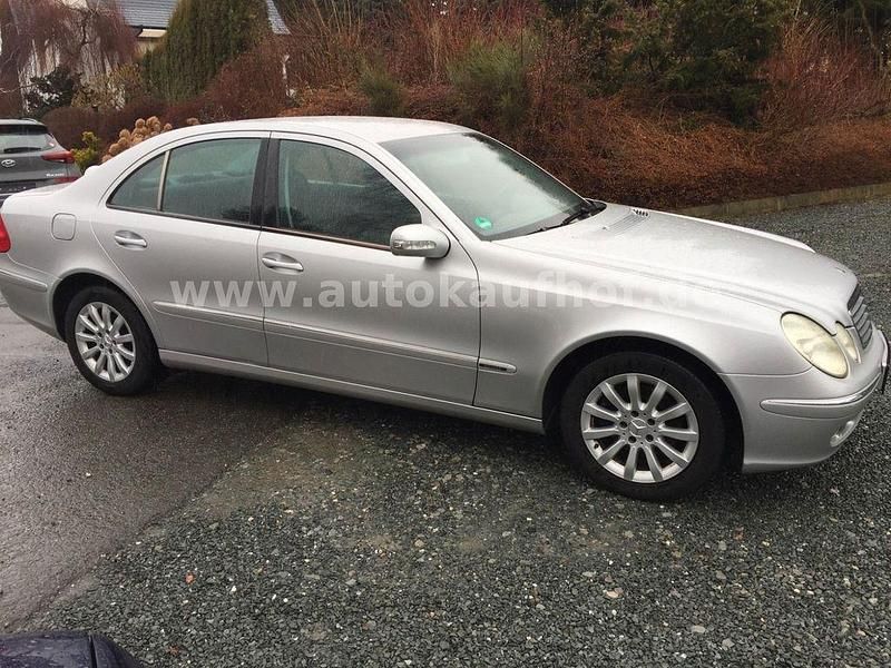 Gebraucht Mercedes E200 Elegance 163 PS (119 kW) 2003 Silber Limousine