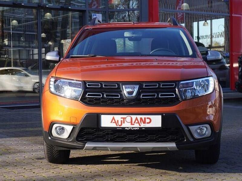 Gebraucht Dacia Sandero Stepway 90 PS (66 kW) 2017 Orange SUV