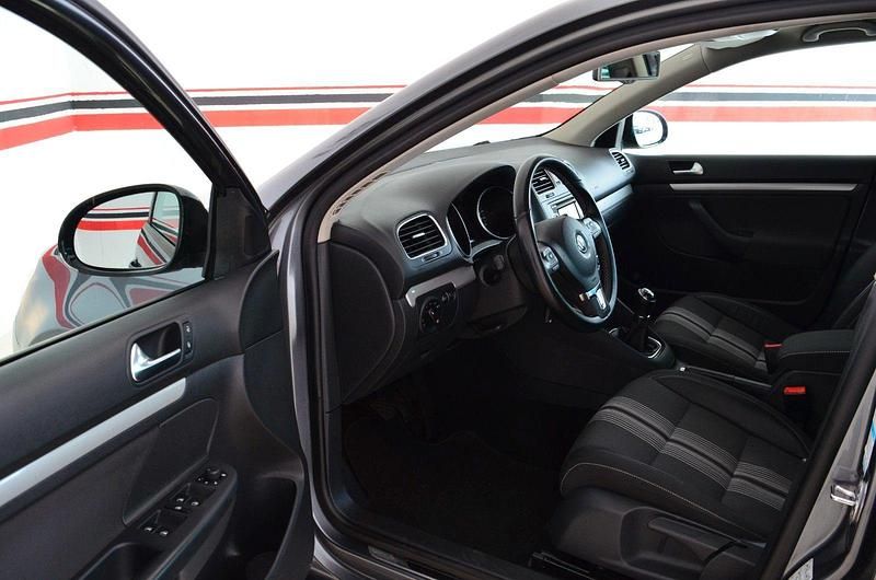 Gebraucht VW Golf VII Match 122 PS (89 kW) 2013 Grau Kombi