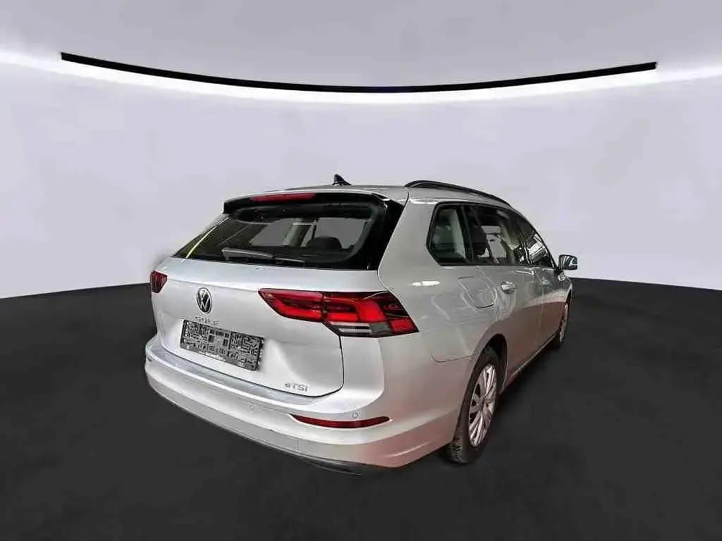 Gebraucht VW Golf VIII Life 131 PS (96 kW) 2023 Reflexsilber metallic Kombi